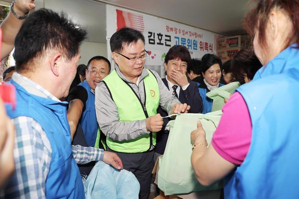 창원특례시, 추석 맞이 이·미용 봉사 및 사랑의 간식 나눔 활동 펼쳐