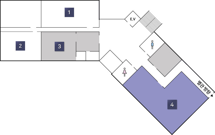 2층 배치도 - 중앙을 기준으로 오른쪽부터 행정과, 구청장실, 소회의실, 구청회의실 순으로 위치해 있습니다.