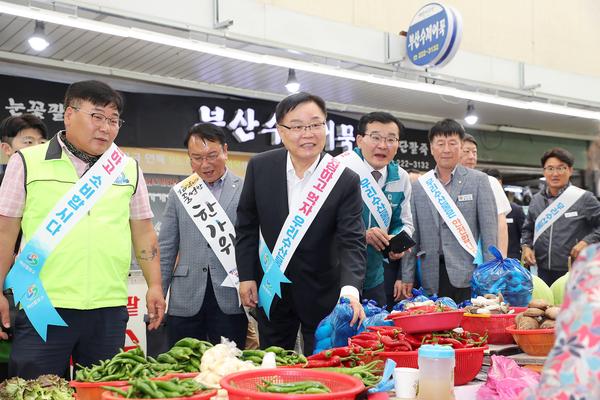 홍남표 창원특례시장, 추석 앞두고 전통시장 물가 점검