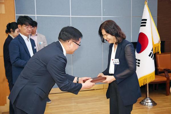 창원특례시, 3분기 시정발전 유공시민 표창 수여식 개최