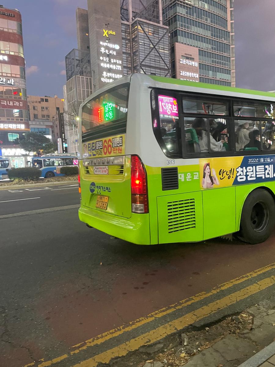 17일 오후5시36분 정우상가 하차 후 찍은 버스 번호사진입니다.