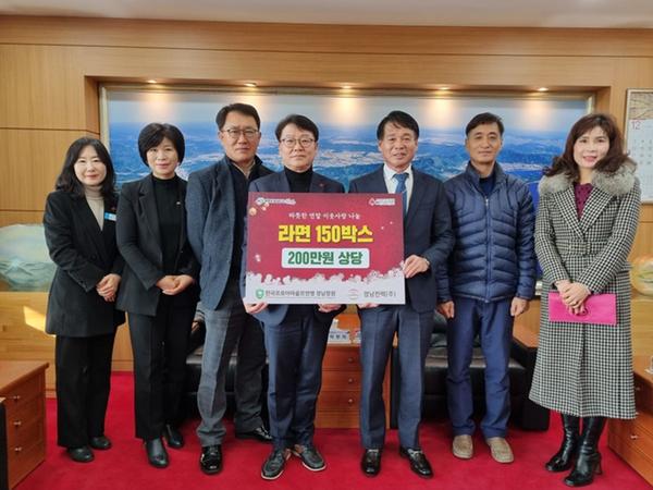 한국프로아마골프연맹 경남창원 및 경남전력(주), 창원시에 라면 기부