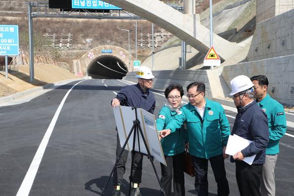 홍남표 창원시장, 개통 앞둔 석동터널 최종 안전점검