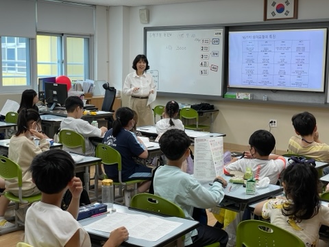 진해 관내 학교로 찾아가는 성격검사 프로그램 운영사진 입니다.