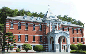 구 일본해군 진해요항부 청사 사진