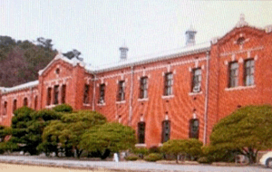 구 일본해군 진해방비대 본관·별관 청사 사진