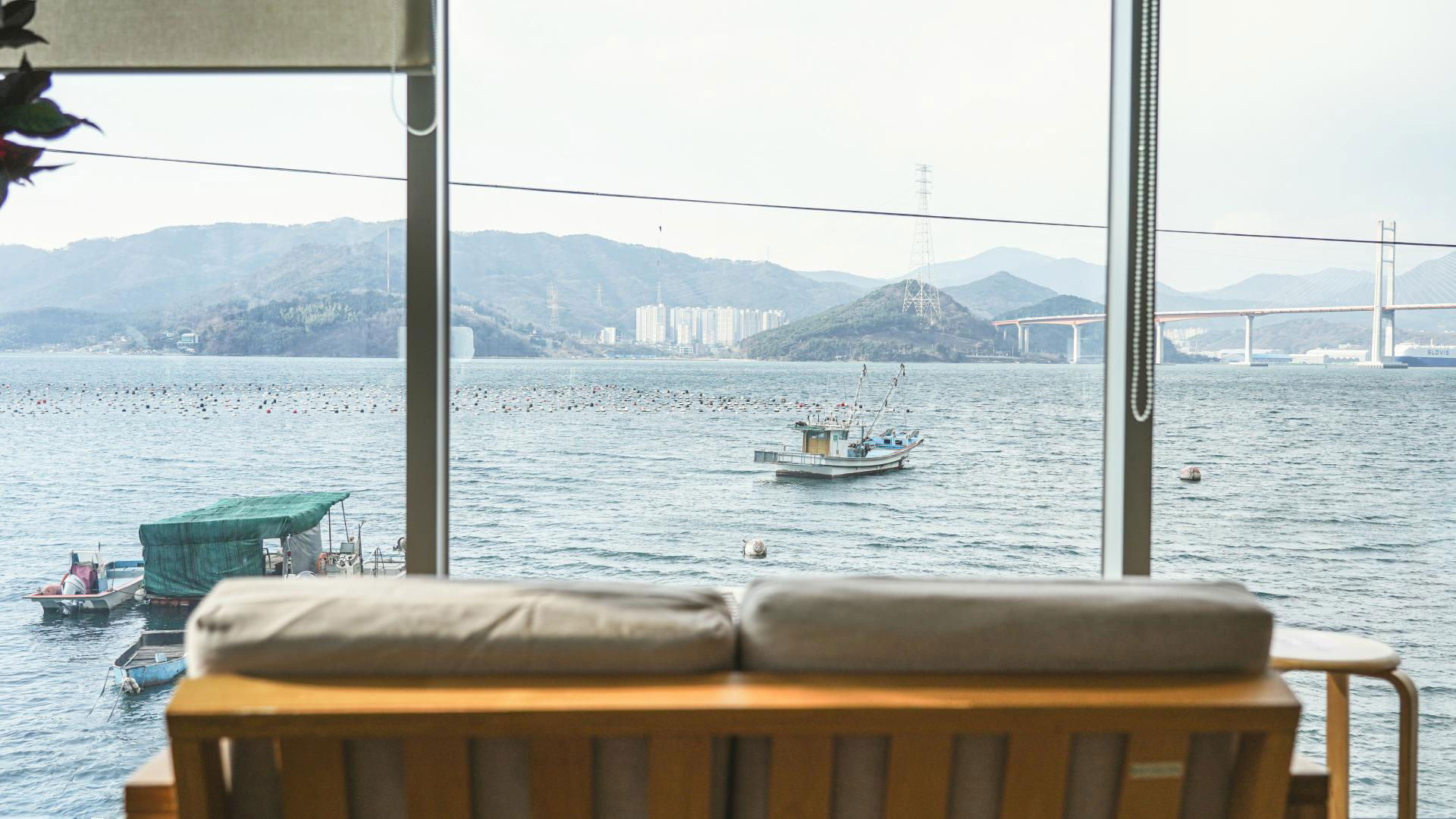 귀산카페거리 전경
