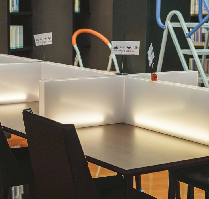 창원도서관 테이블