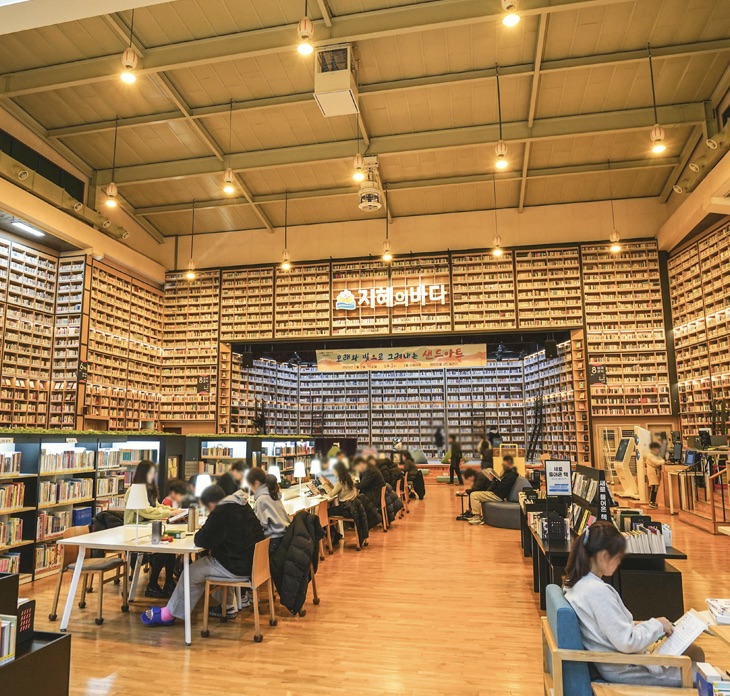 마산지혜의바다도서관 실내전경